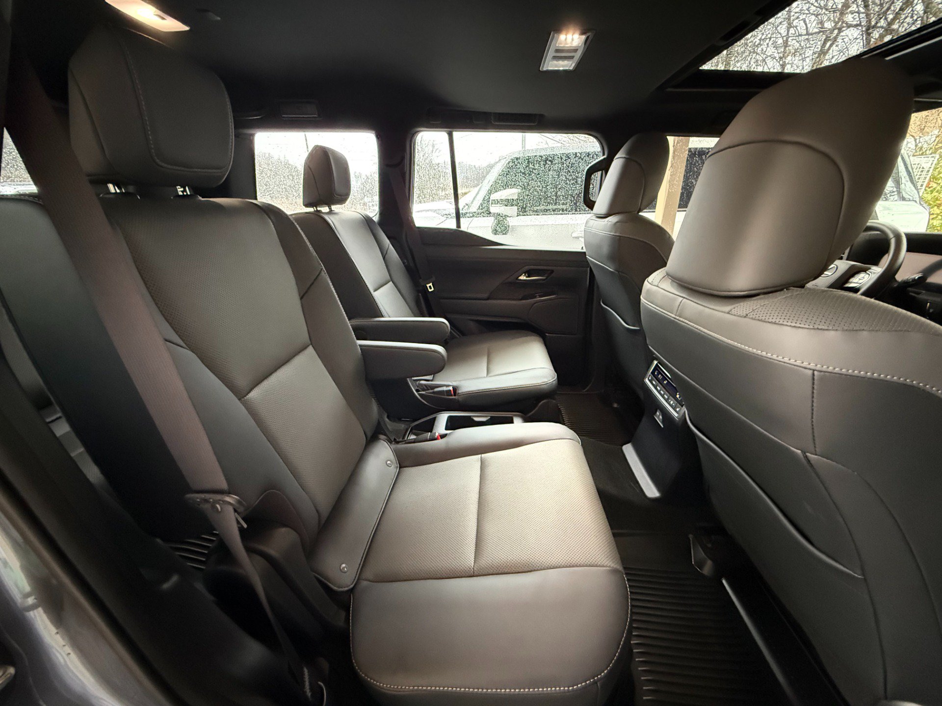 Used 2025 Lexus GX 550 w/ Accessory Package (2T) AWD/4WD image 19