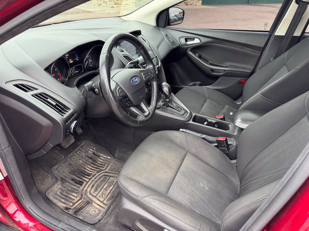 Used 2017 Ford Focus SEL w/ Cold Weather Package FWD image 5