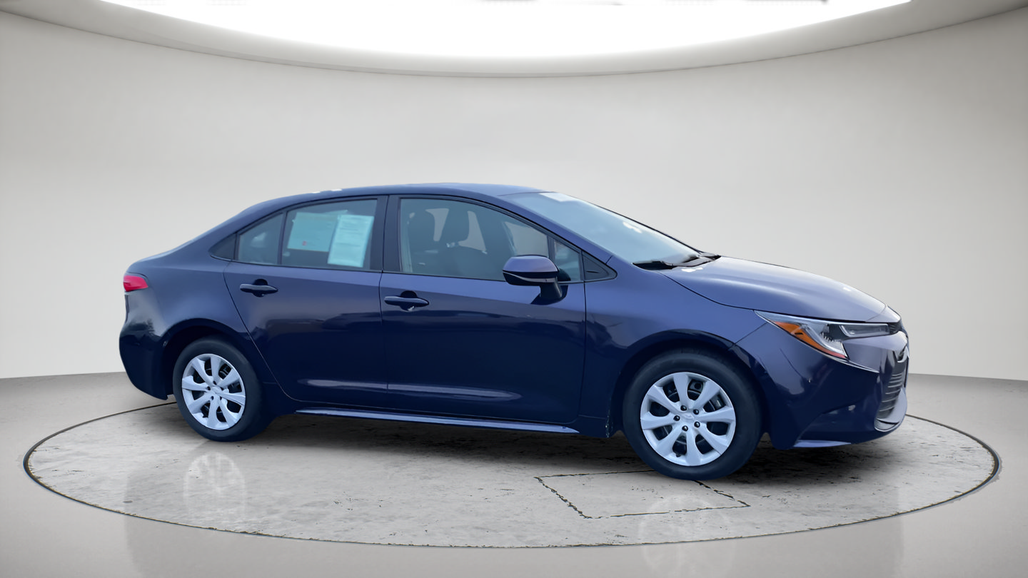 Certified 2025 Toyota Corolla LE FWD image 4