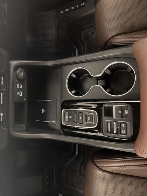 Used 2025 Honda Pilot Elite image 17