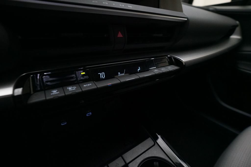 Used 2023 Toyota Prius LE image 20