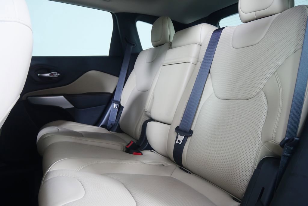 Used 2017 Jeep Cherokee Limited w/ Luxury Group image 15