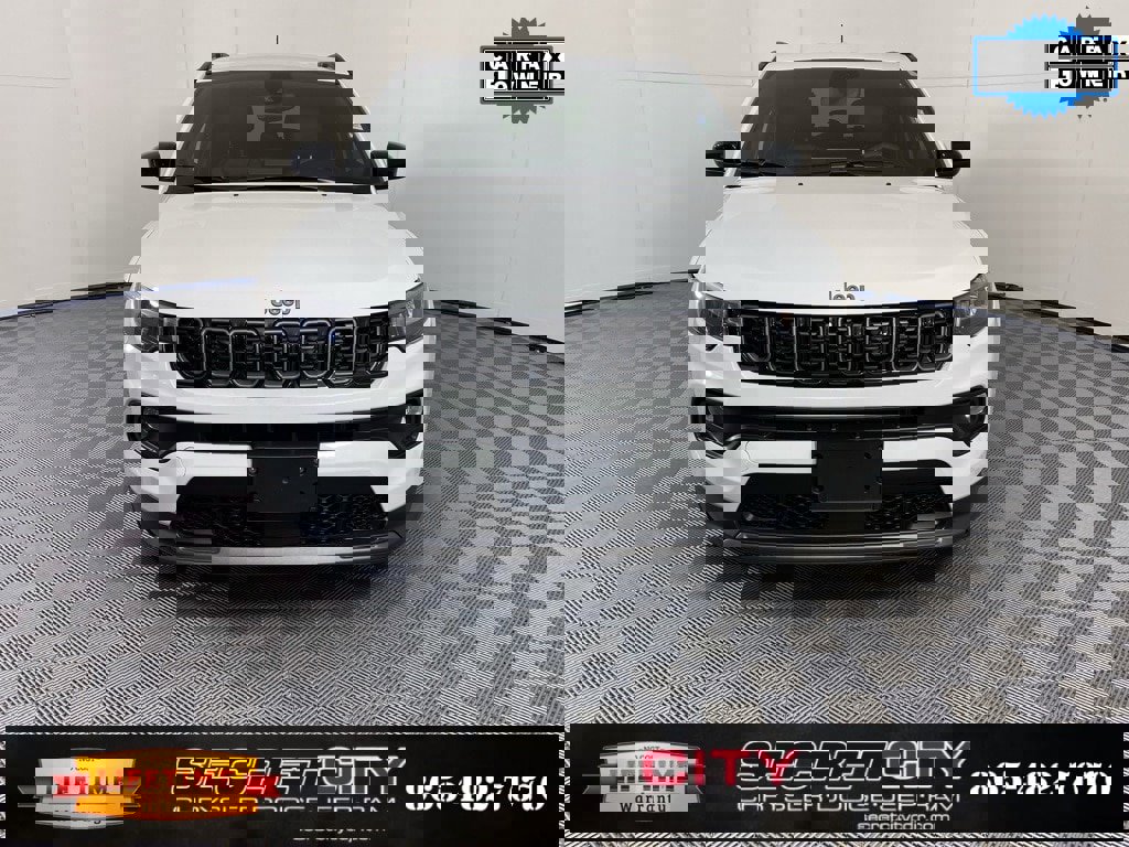 Used 2025 Jeep Compass Latitude w/ Altitude Special Edition image 2