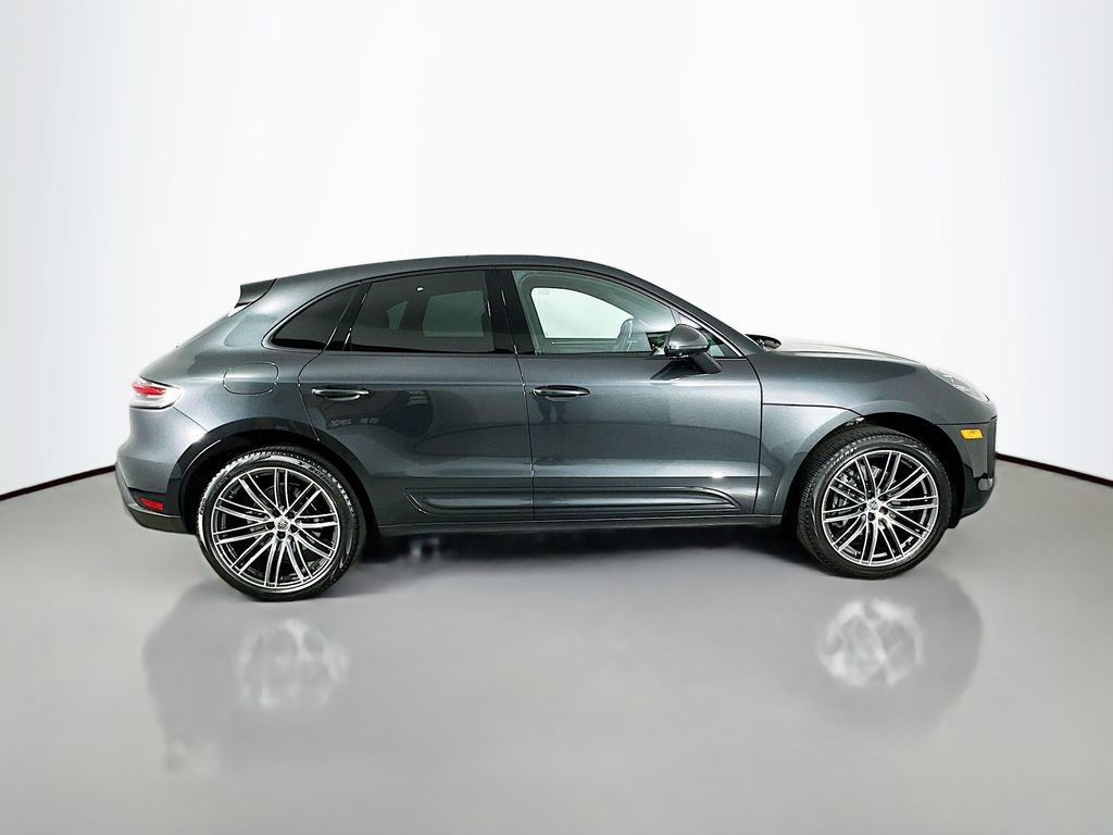 Used 2025 Porsche Macan image 8