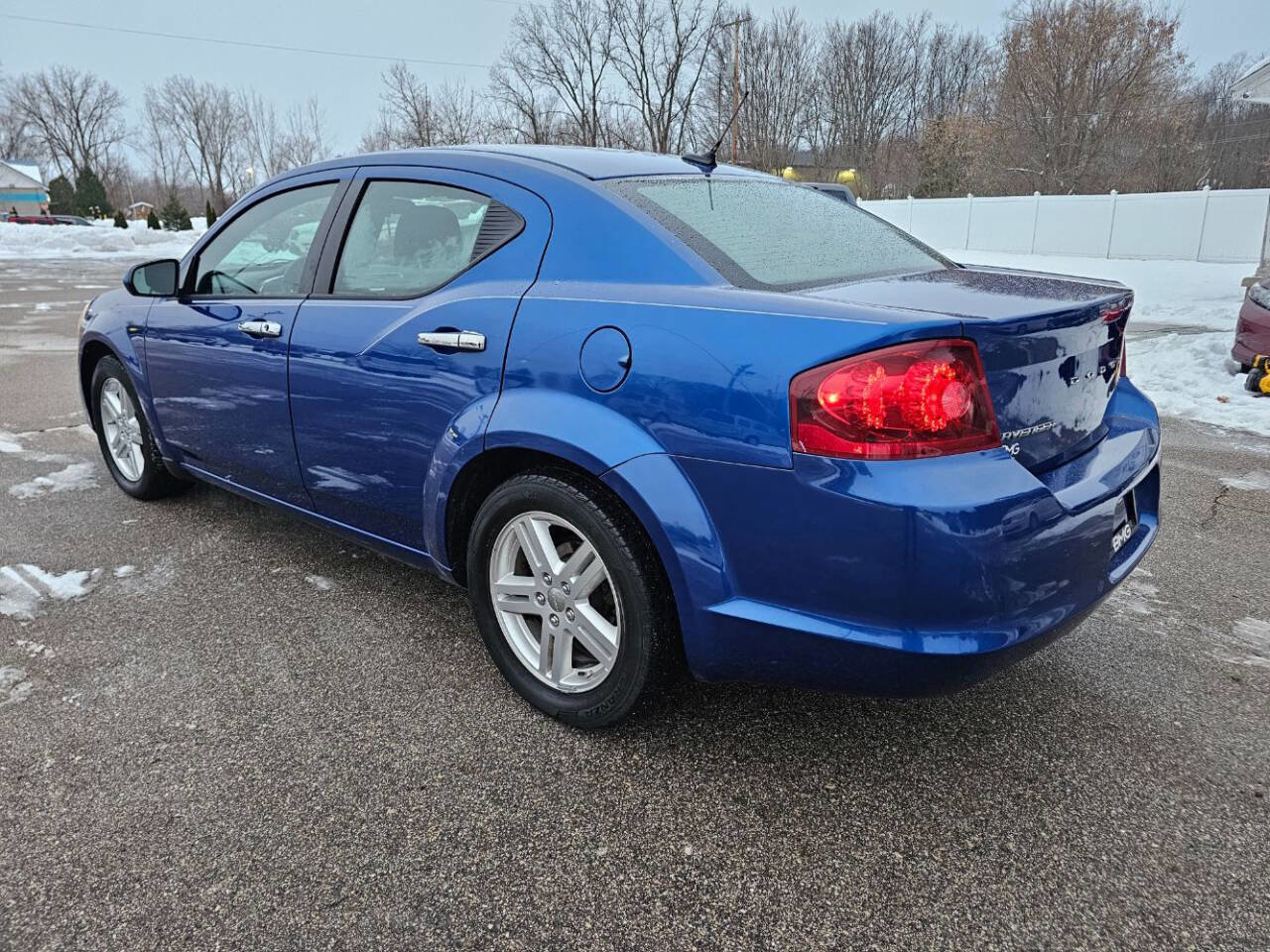 Used 2014 Dodge Avenger SXT image 3