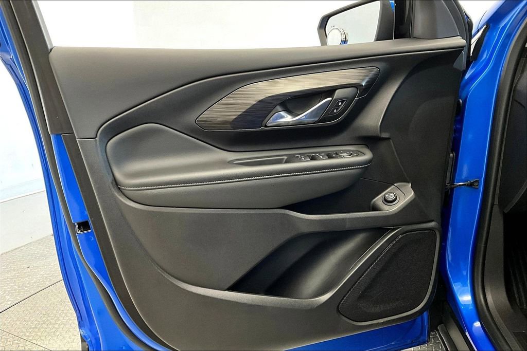 Used 2024 GMC Terrain SLE w/ Driver Convenience Package image 18