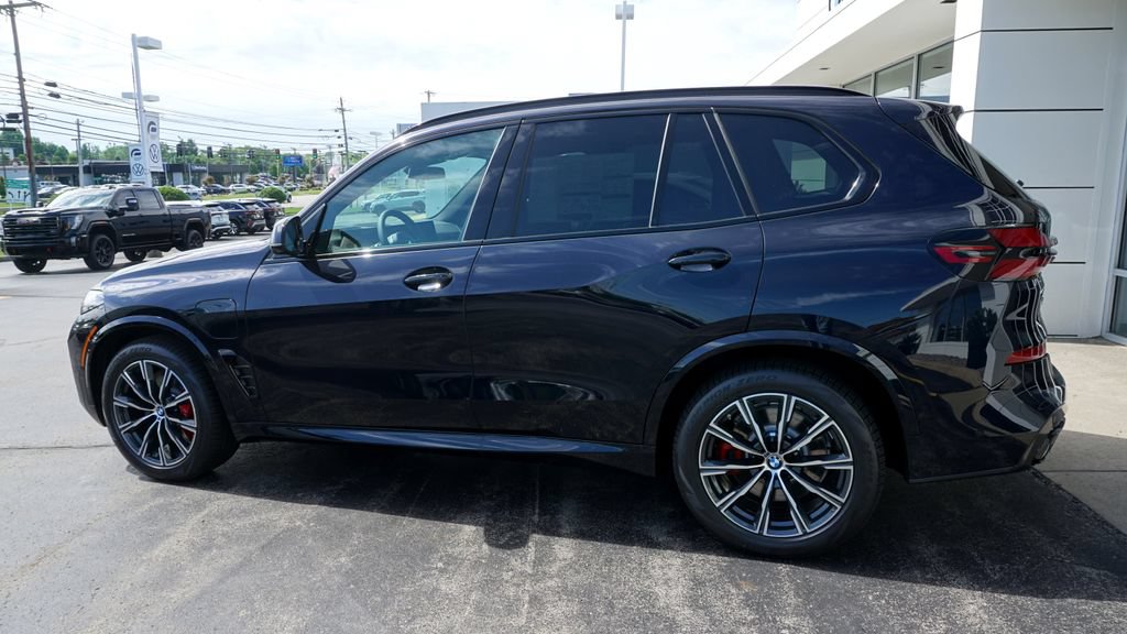 New 2026 BMW X5 xDrive50e w/ M Sport Package AWD/4WD image 10