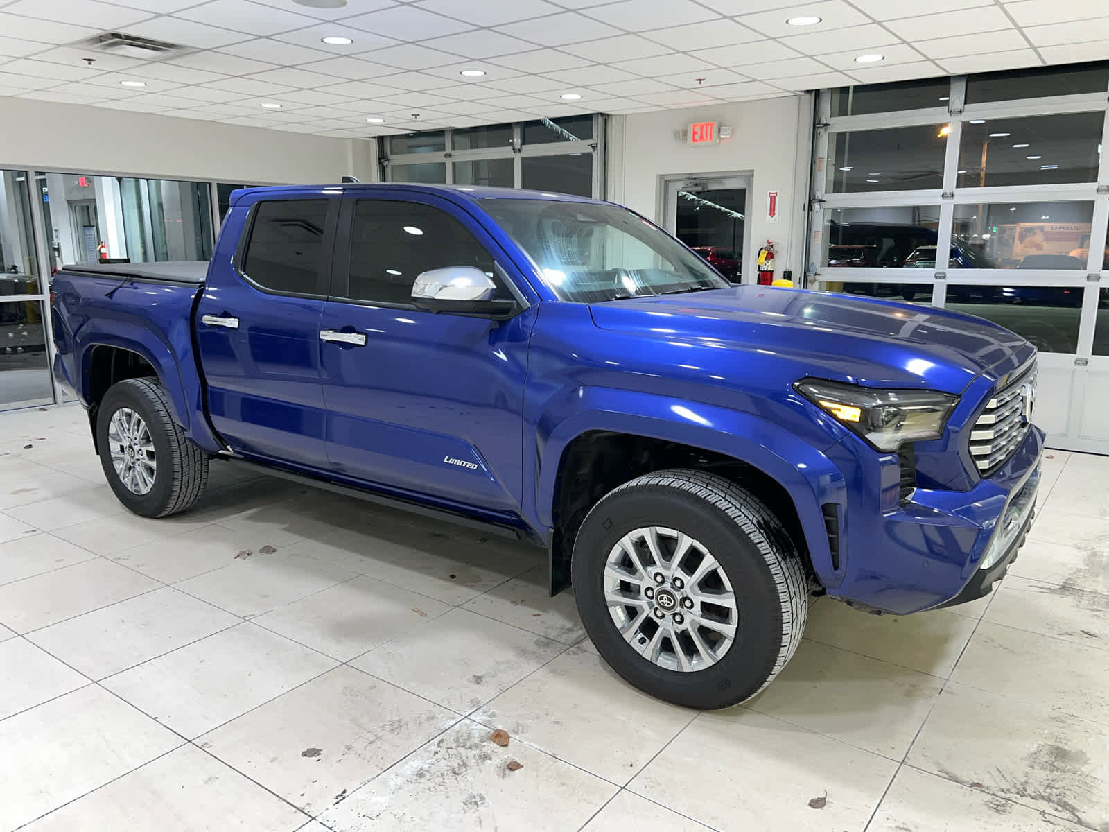 Used 2024 Toyota Tacoma Limited w/ Limited Package (LT) image 1