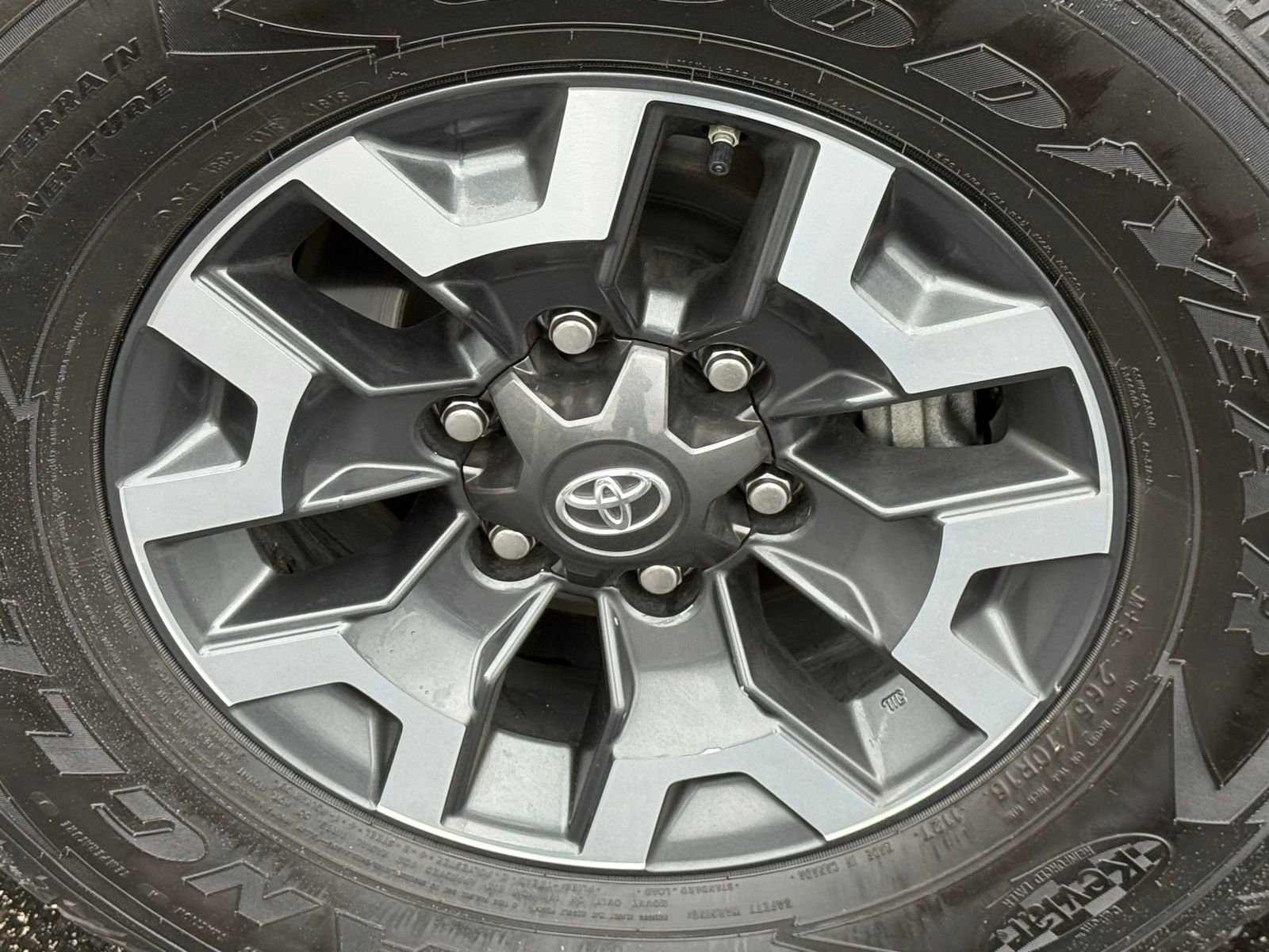 Used 2018 Toyota Tacoma TRD Off-Road image 10