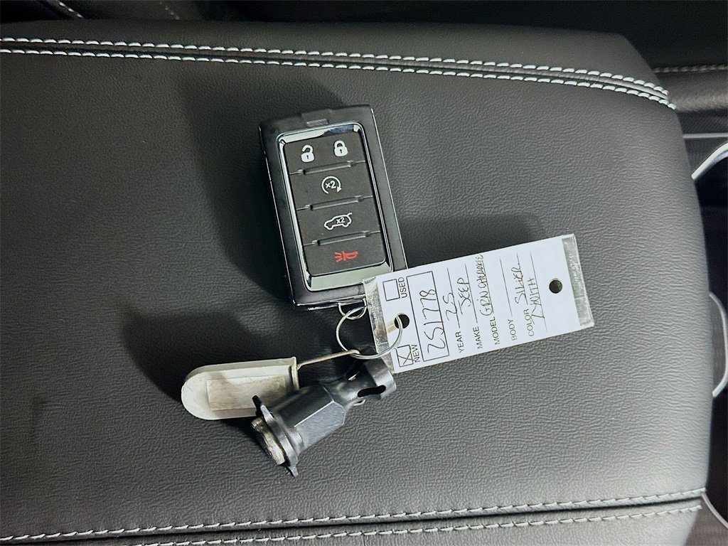 New 2025 Jeep Grand Cherokee Laredo X w/ Luxury Tech Group I image 20