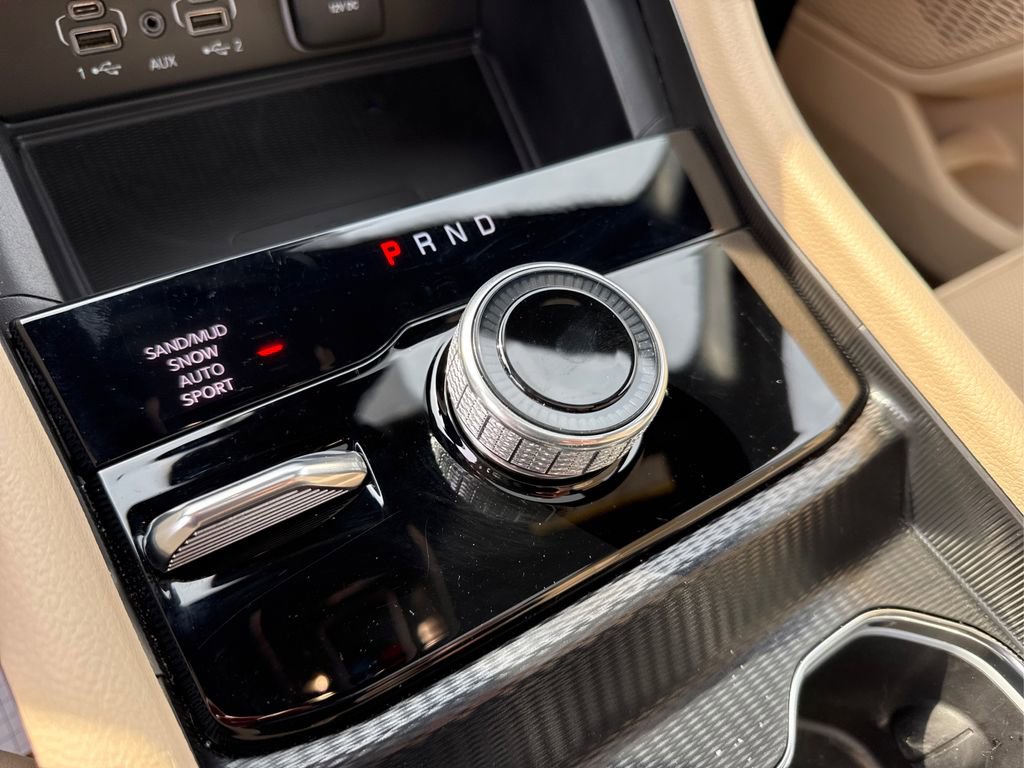 Used 2025 Jeep Grand Cherokee L Limited w/ Luxury Tech Group II image 32