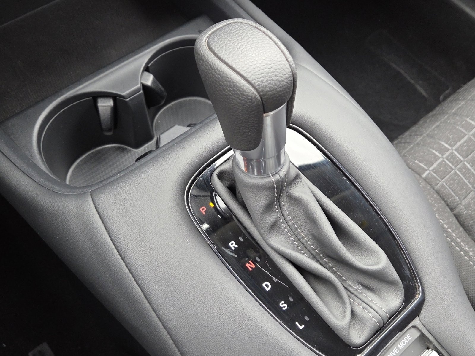Used 2025 Honda HR-V LX image 31