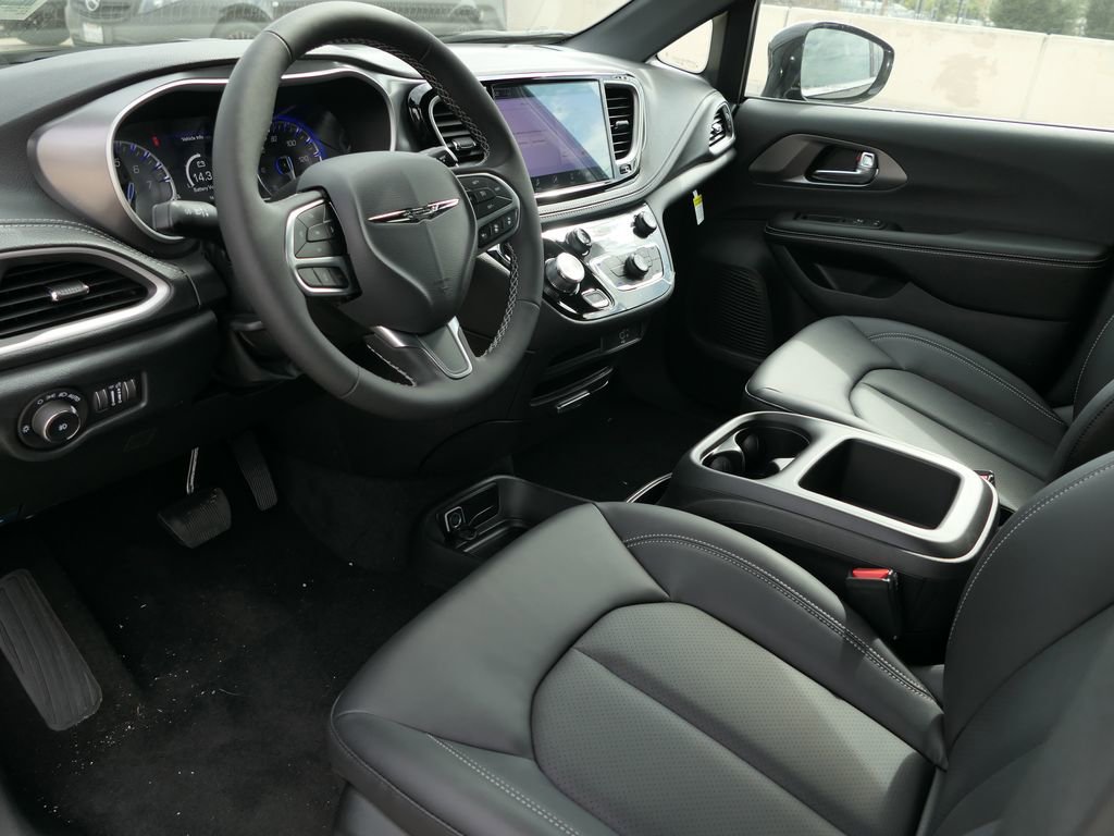New 2026 Chrysler Pacifica Select image 8
