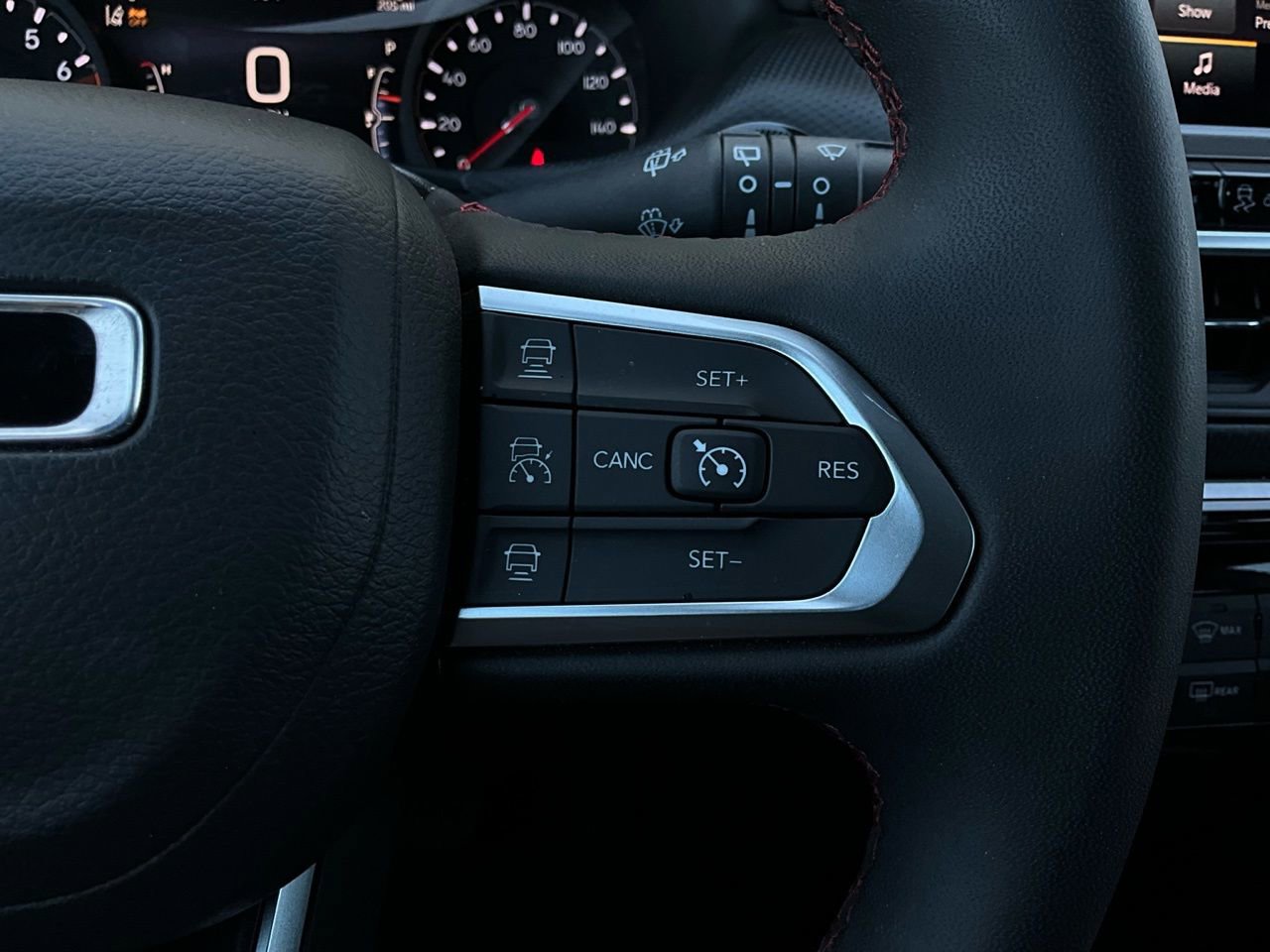 Used 2025 Jeep Compass Trailhawk image 34