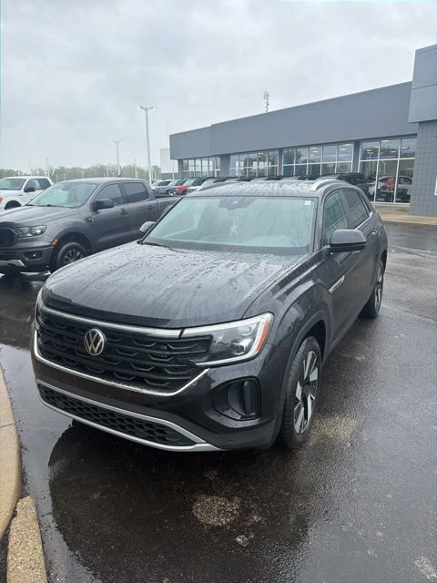 Used 2024 Volkswagen Atlas Cross Sport SE image 2