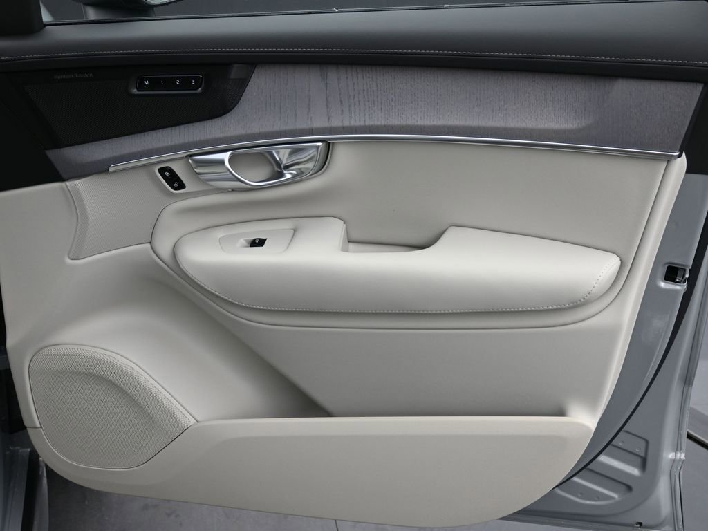 New 2026 Volvo XC90 B6 Ultra w/ Lounge Package image 14