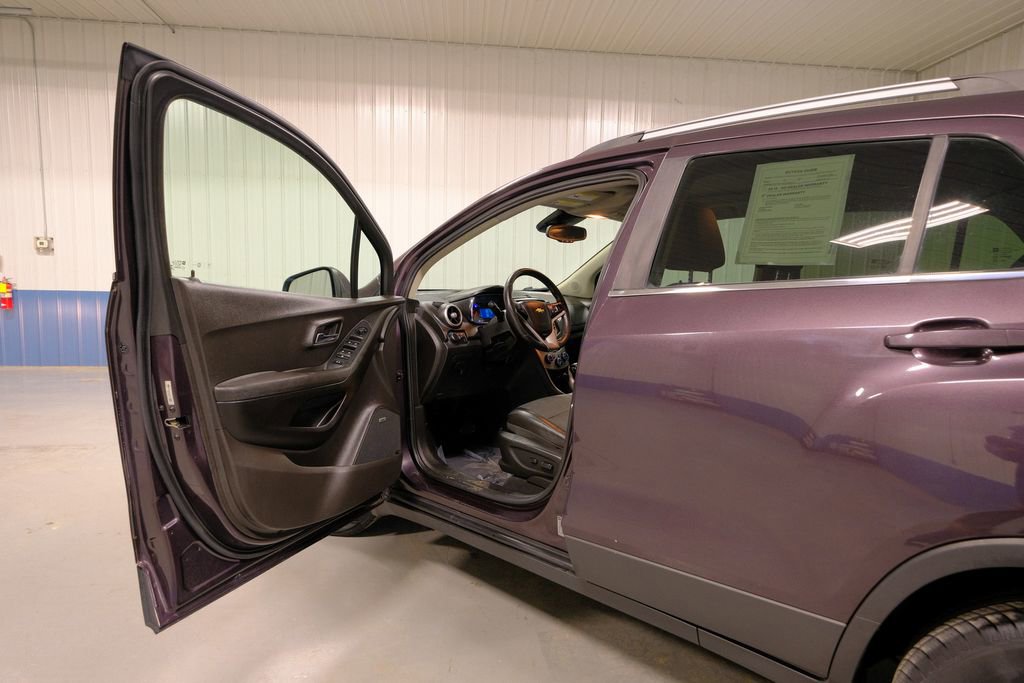 Used 2016 Chevrolet Trax LT w/ LT Sun and Sound Package image 22