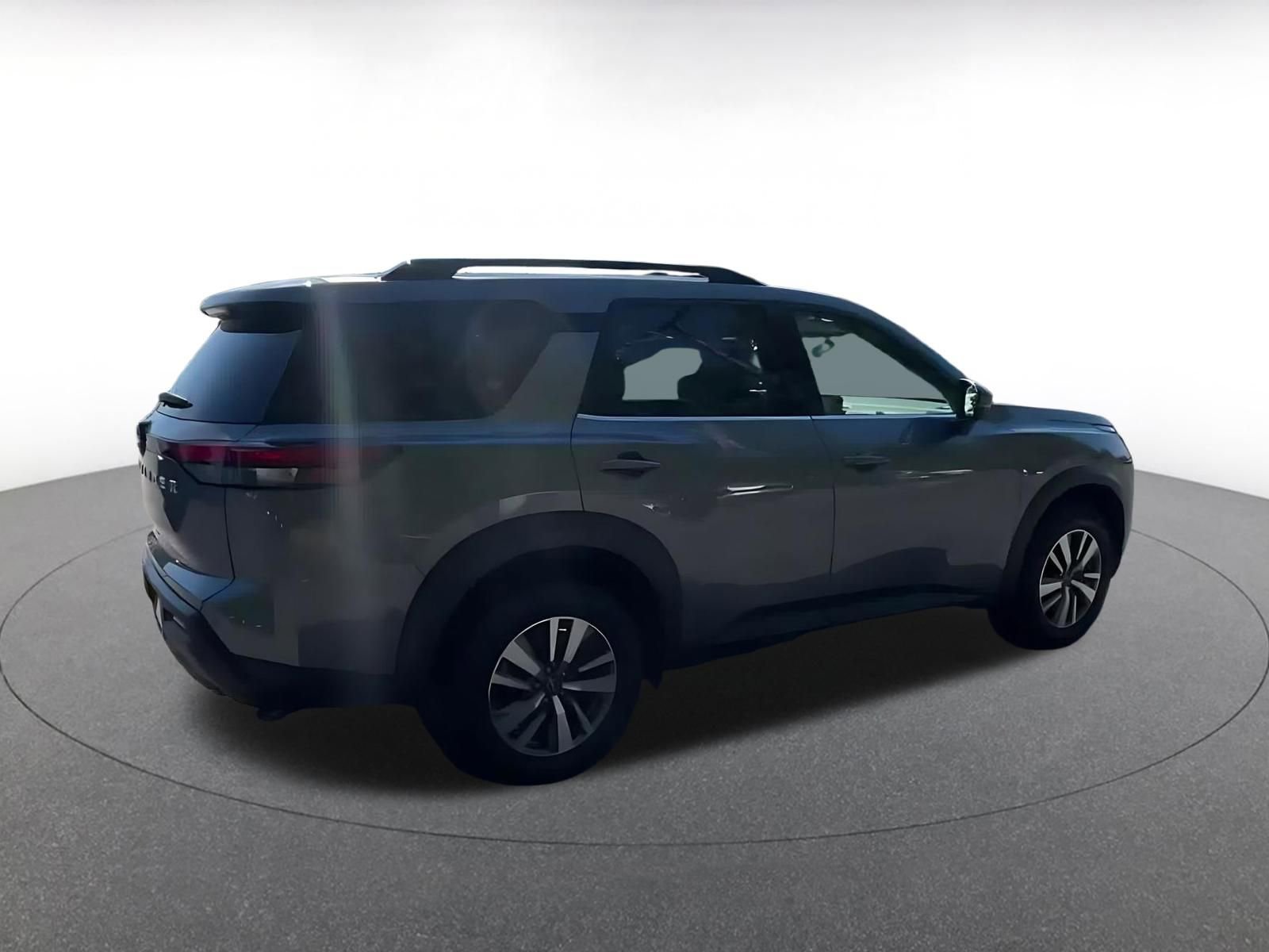 Used 2025 Nissan Pathfinder SV FWD image 15