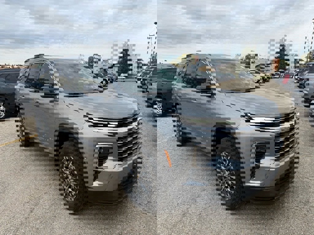 New 2025 Chevrolet Traverse LT w/ Driver Confidence Package