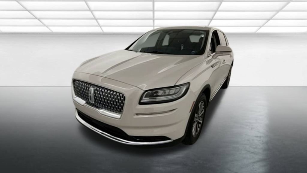 Used 2023 Lincoln Nautilus AWD image 3