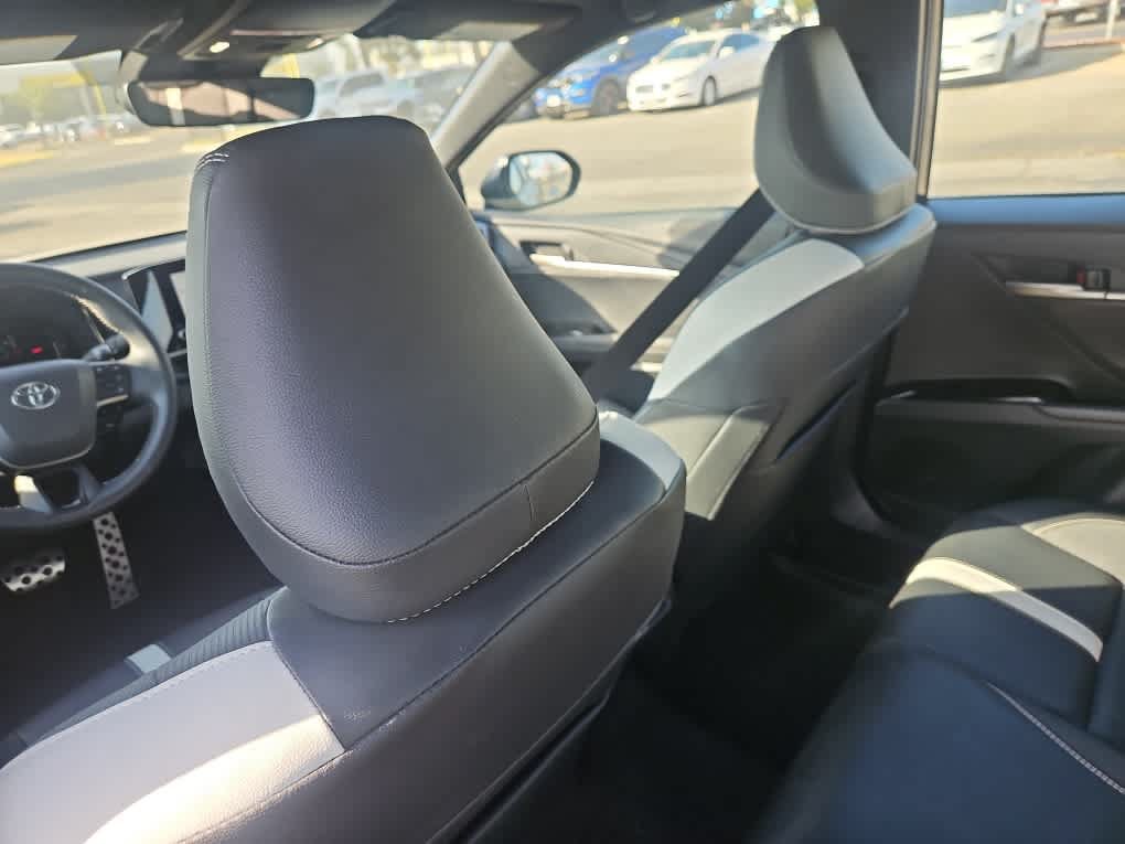 Used 2025 Toyota Camry SE w/ Convenience Package FWD image 11