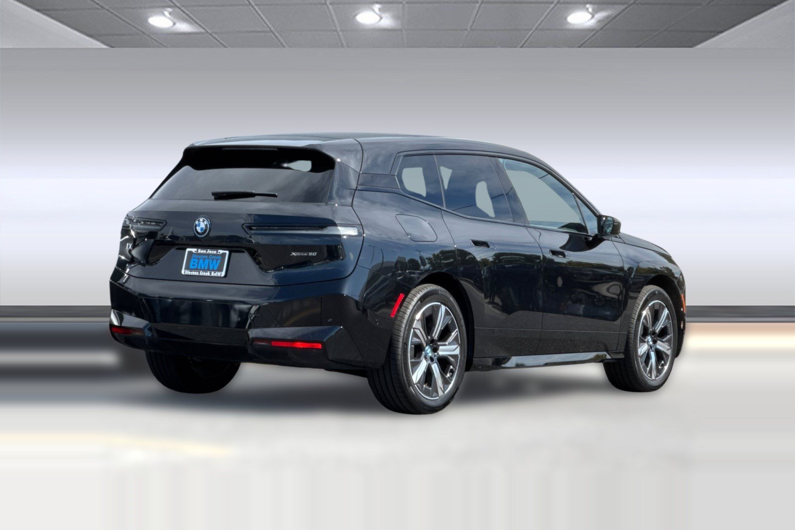 Used 2025 BMW iX xDrive50 AWD/4WD image 9