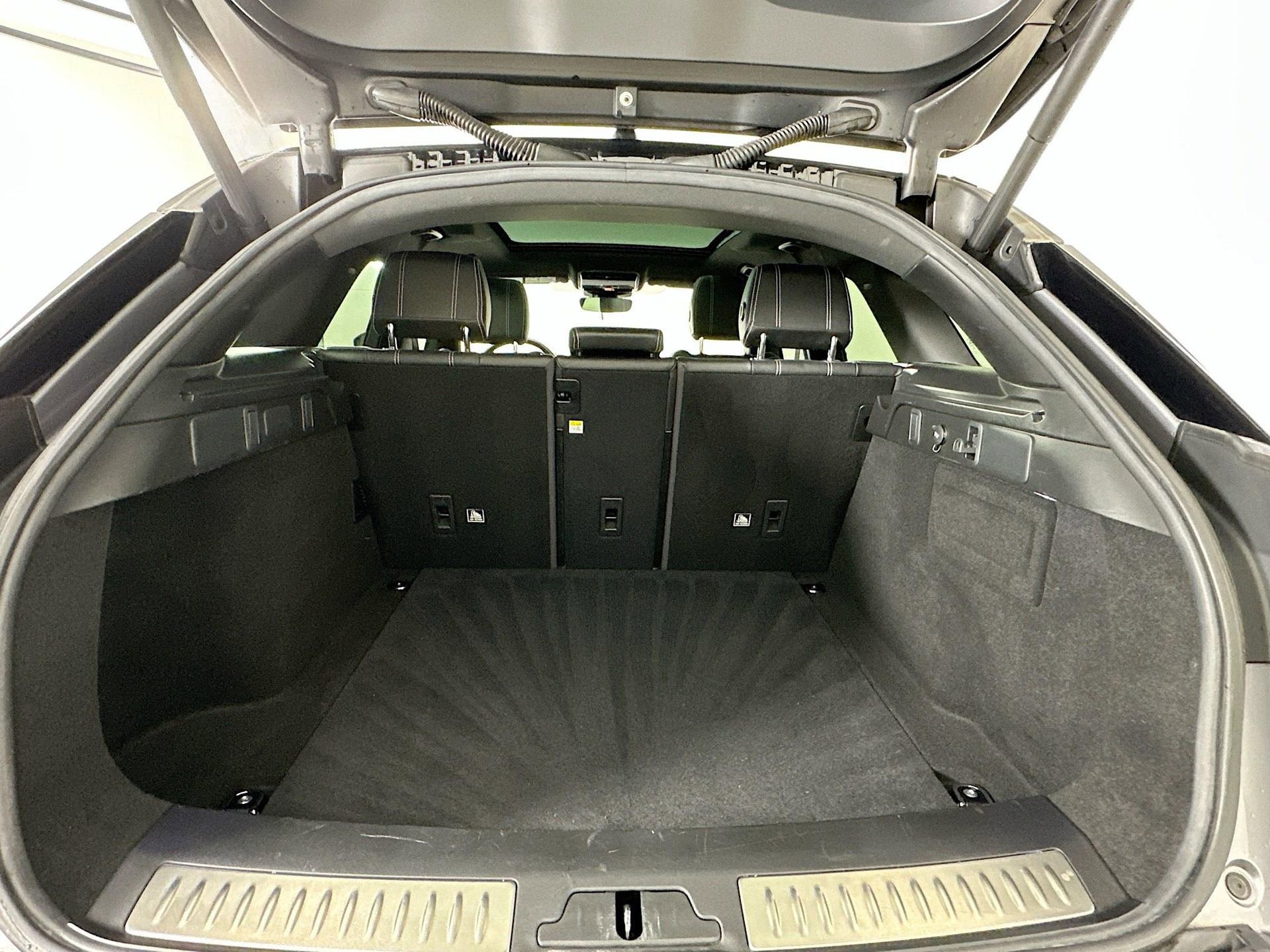 Used 2020 Land Rover Range Rover Velar R-Dynamic S image 28