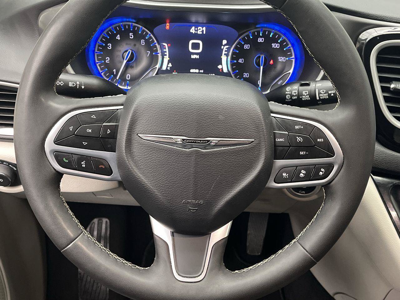 Used 2024 Chrysler Pacifica Touring-L FWD image 14