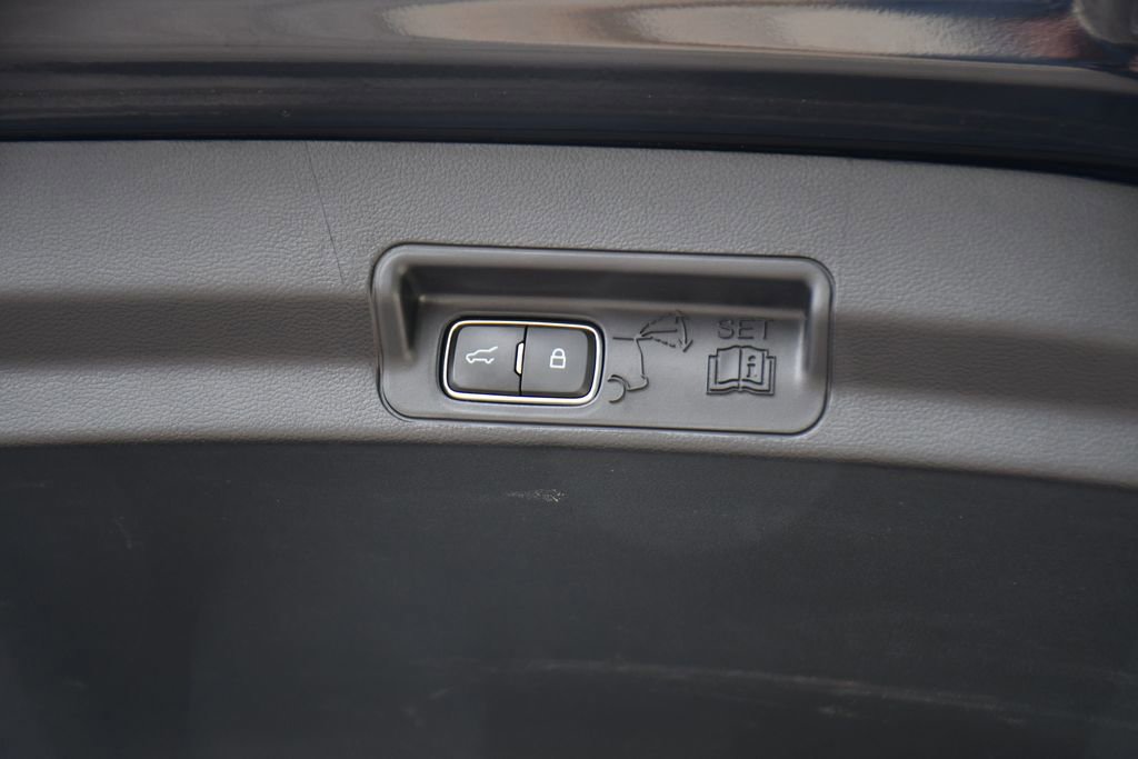 Used 2025 Ford Explorer Active AWD/4WD image 19