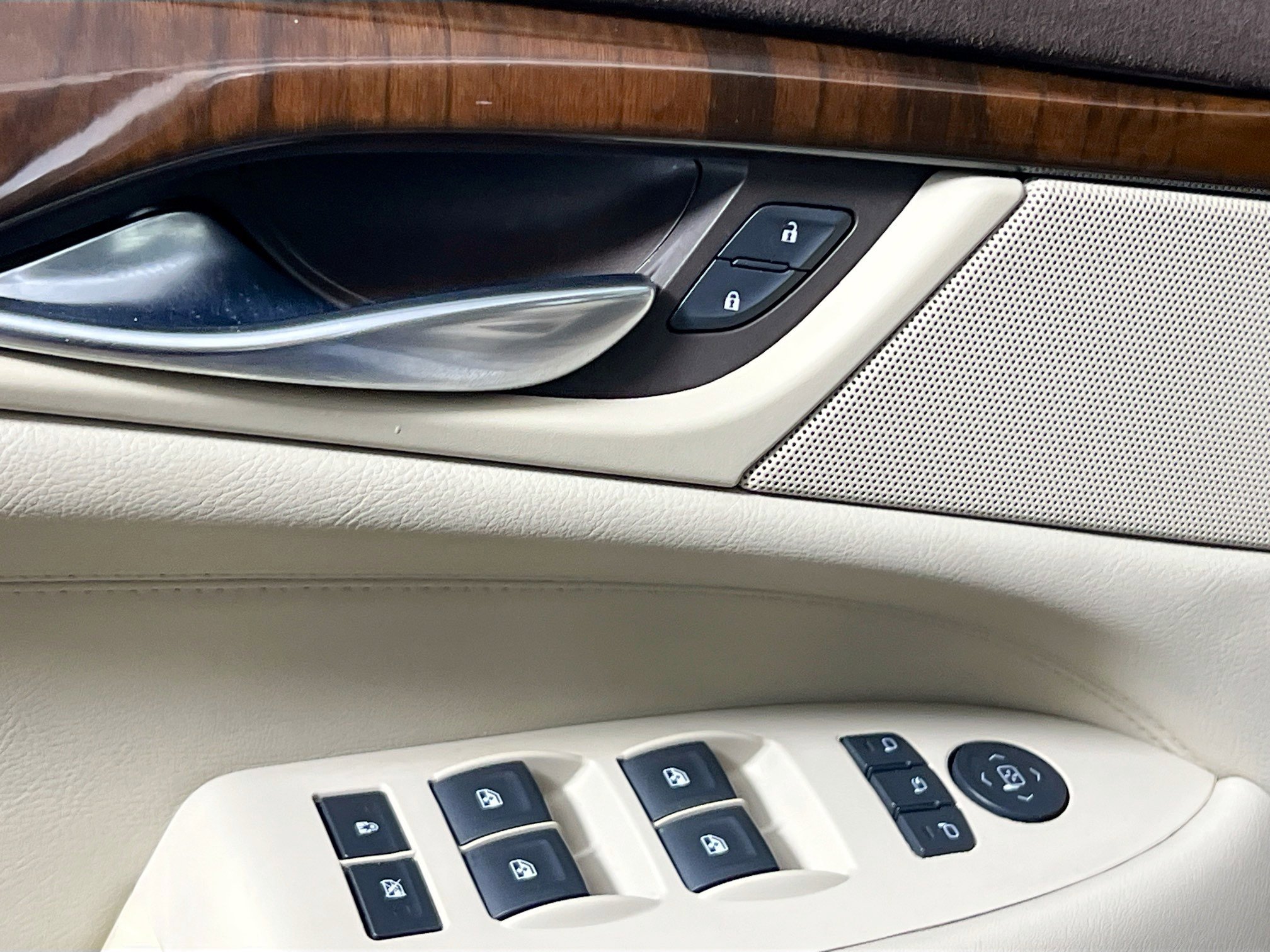 Used 2017 Cadillac Escalade ESV Luxury RWD image 16