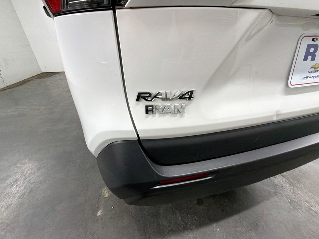 Used 2024 Toyota RAV4 LE image 29