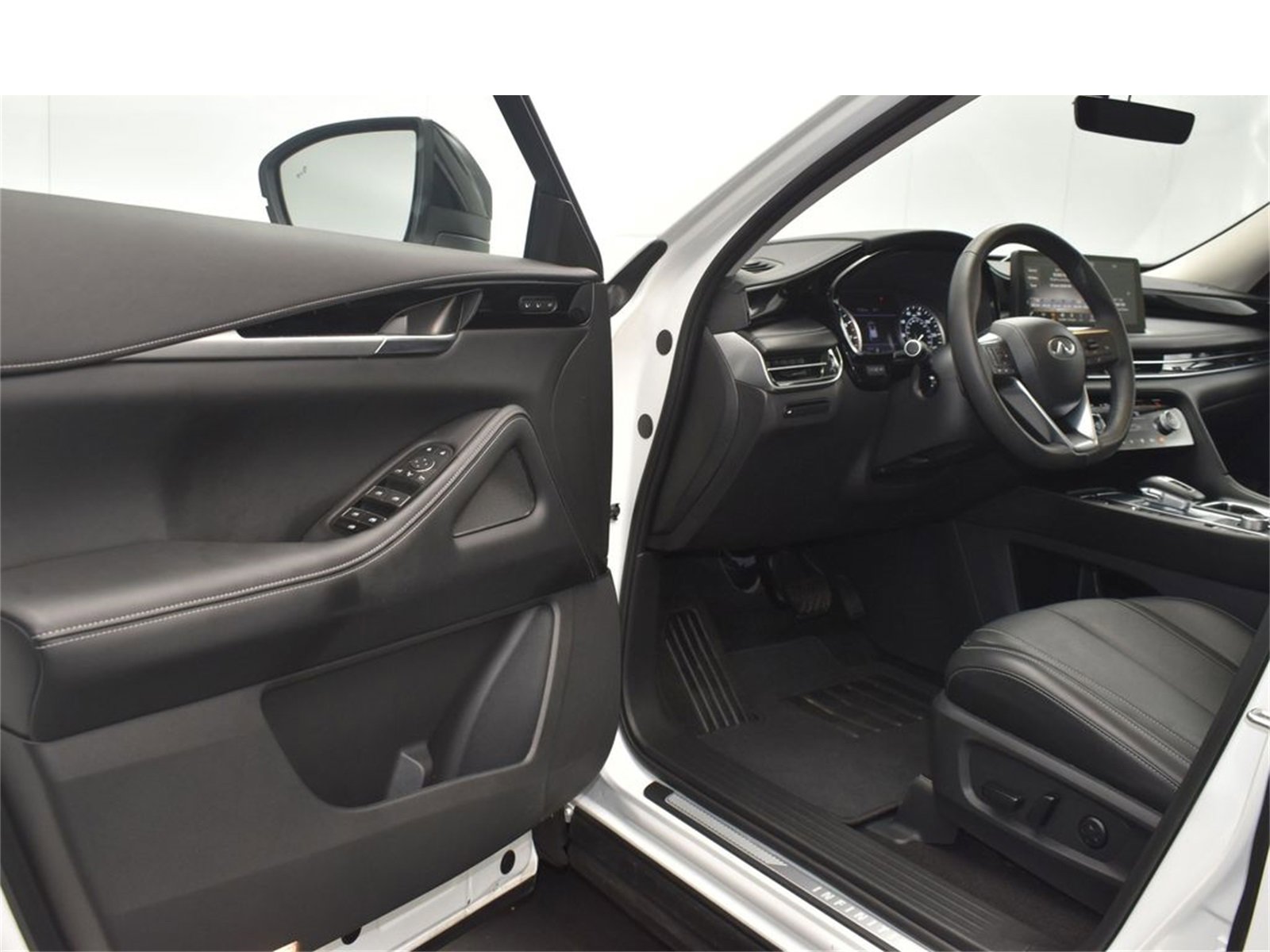 Certified 2025 INFINITI QX60 Pure image 11