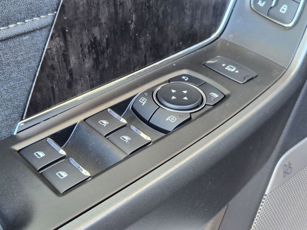Used 2025 Ford F250 Lariat w/ Chrome Package image 12