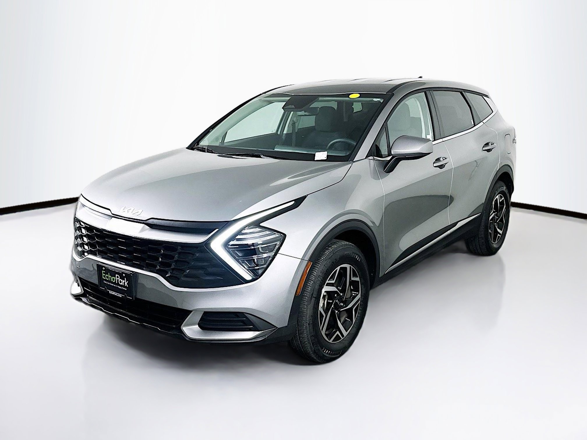 Used 2025 Kia Sportage LX image 3