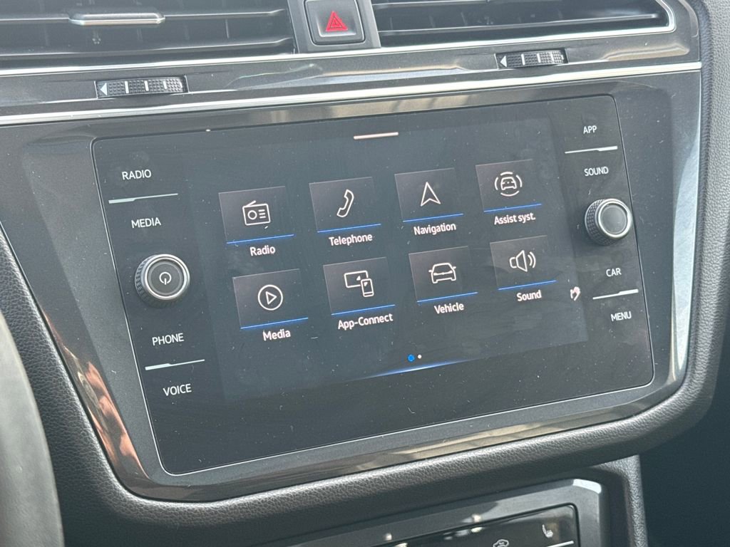 Used 2022 Volkswagen Tiguan SE w/ Panoramic Sunroof Package image 24