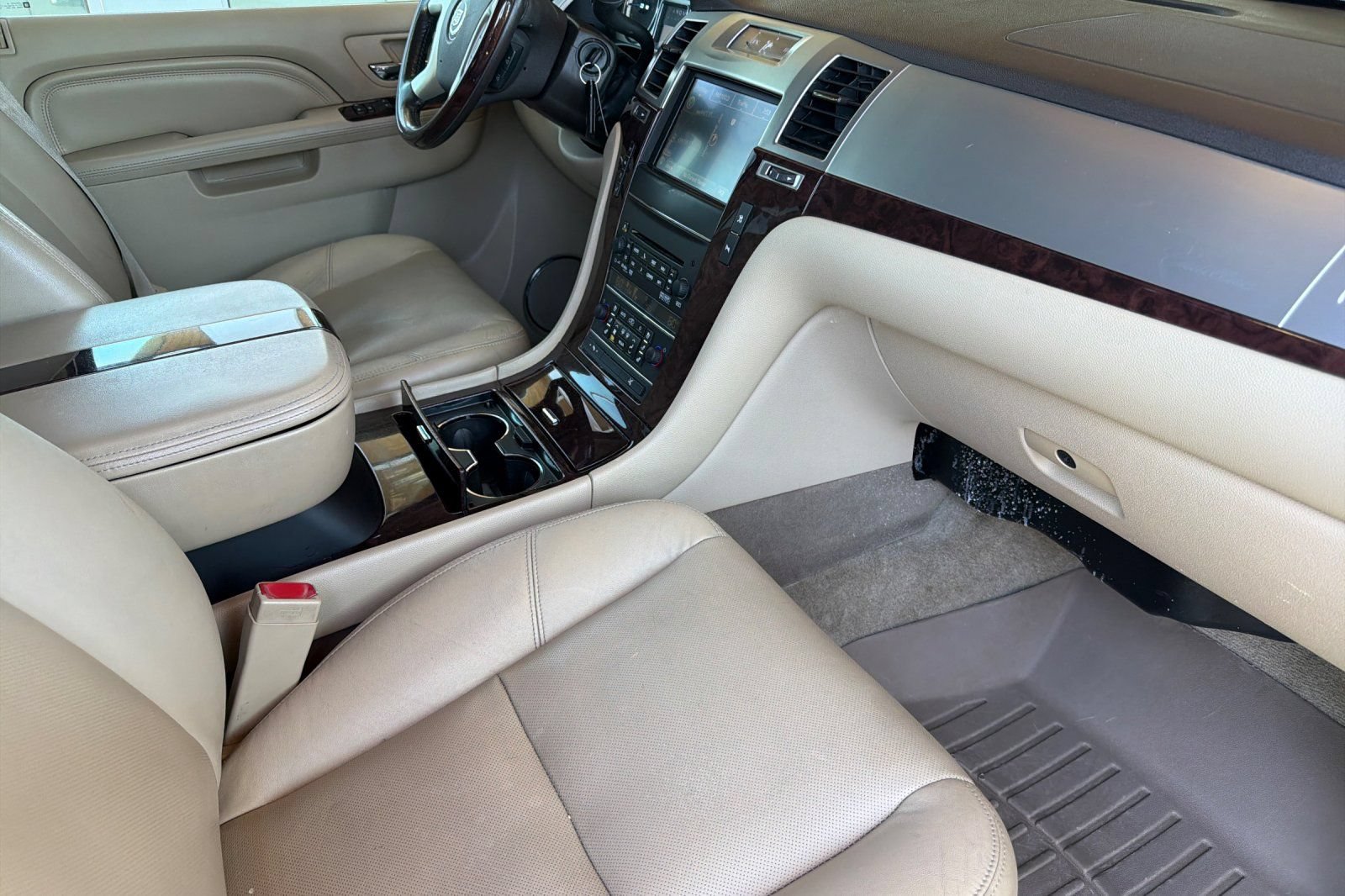 Used 2011 Cadillac Escalade ESV Premium AWD/4WD image 18