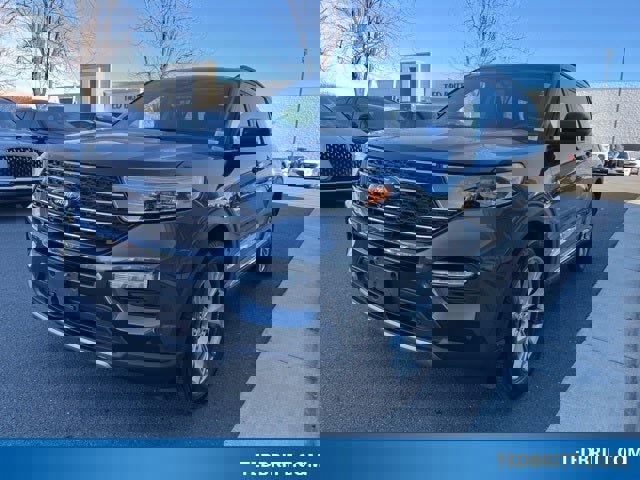 Certified 2024 Ford Explorer XLT w/ Equipment Group 202A image 3