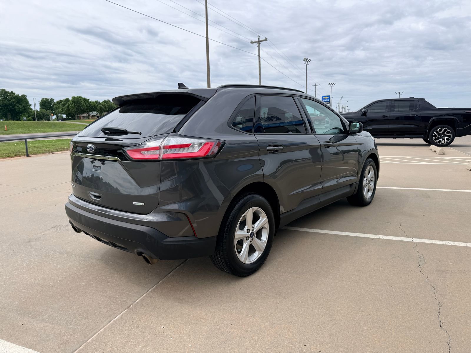 Used 2020 Ford Edge SE w/ Cargo Accessory Package FWD image 6