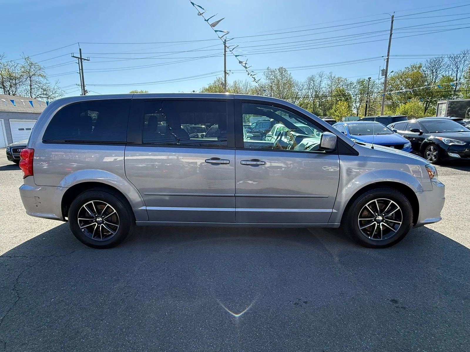 Used 2015 Dodge Grand Caravan SXT FWD image 16