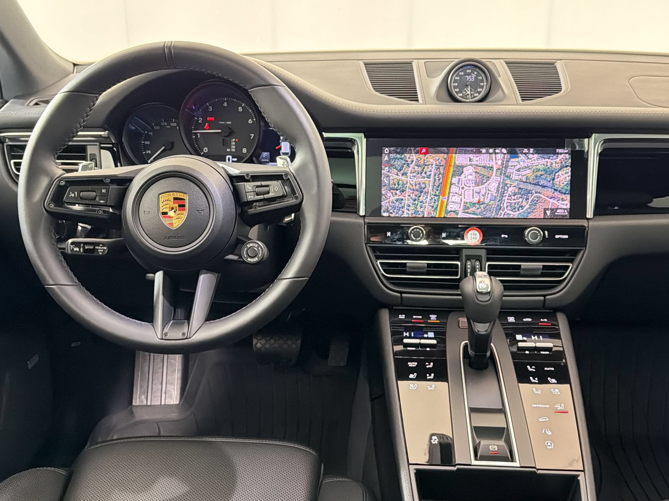 Certified 2026 Porsche Macan AWD/4WD image 31