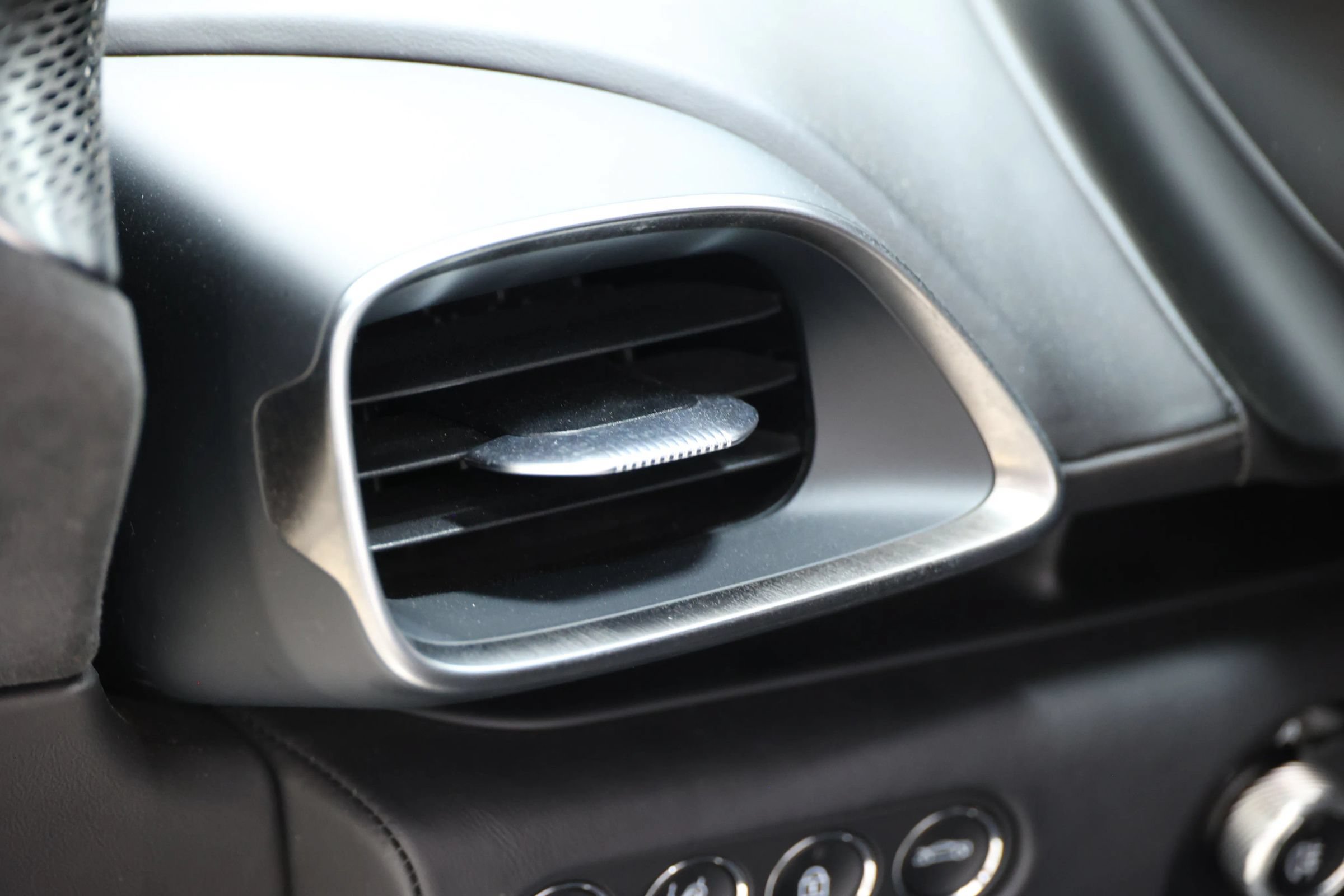 Used 2023 McLaren Artura RWD image 20