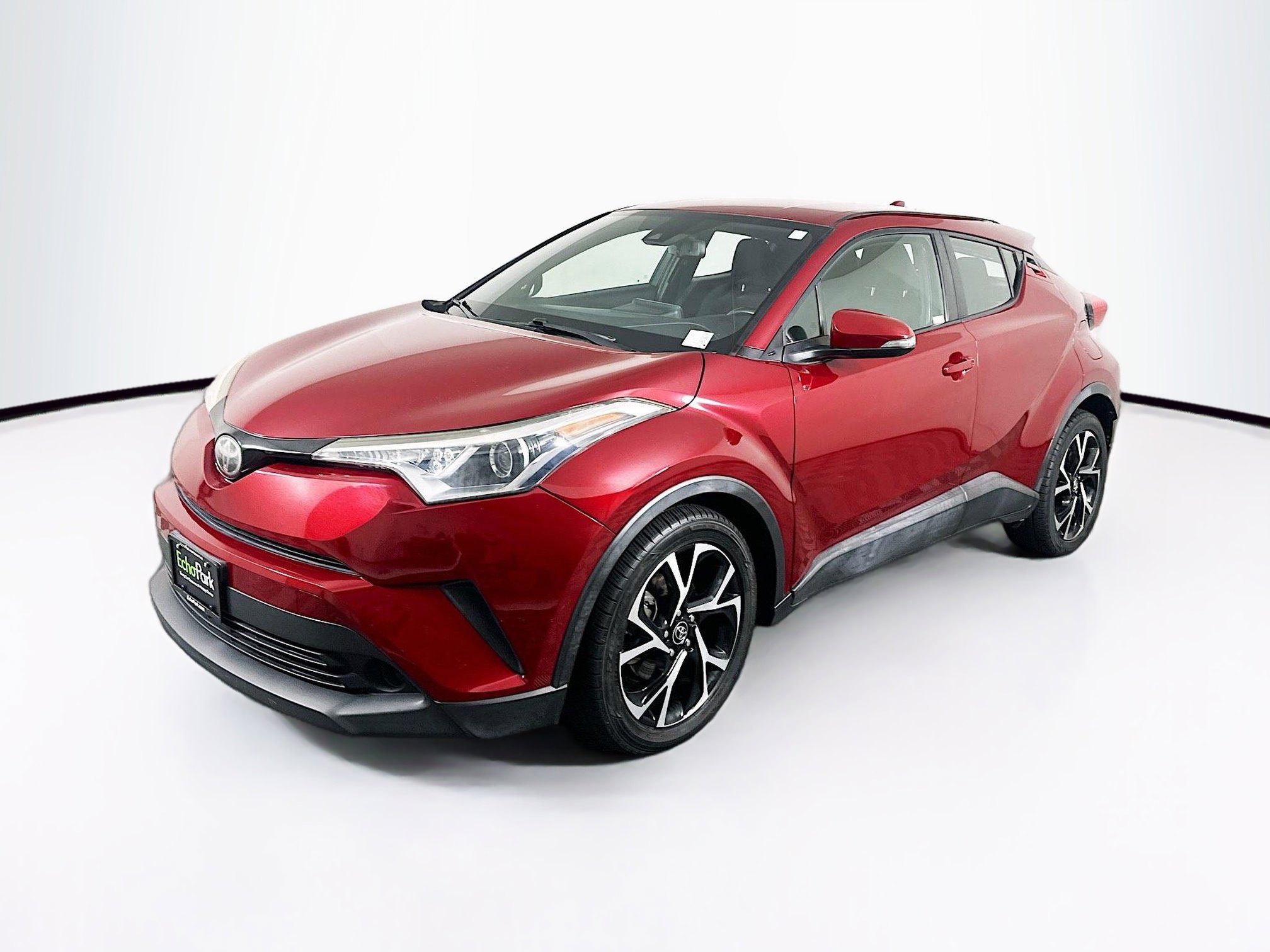 Used 2018 Toyota C-HR XLE FWD image 3