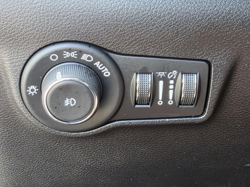Used 2024 Jeep Compass Limited image 25