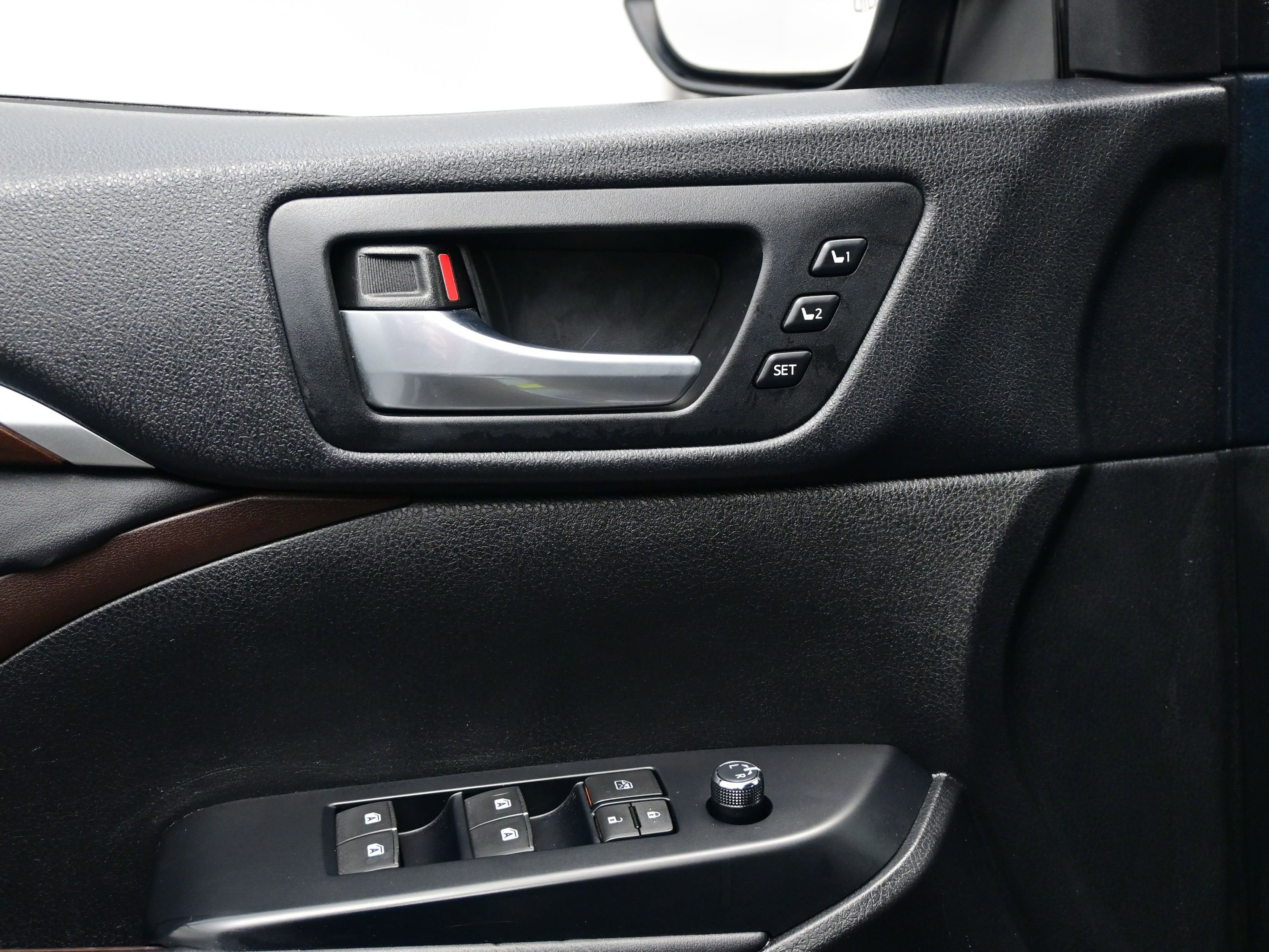 Used 2015 Toyota Highlander Limited image 10