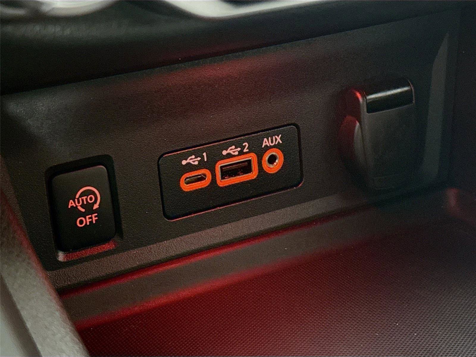 Used 2024 Nissan Sentra SR w/ SR Premium Package image 16