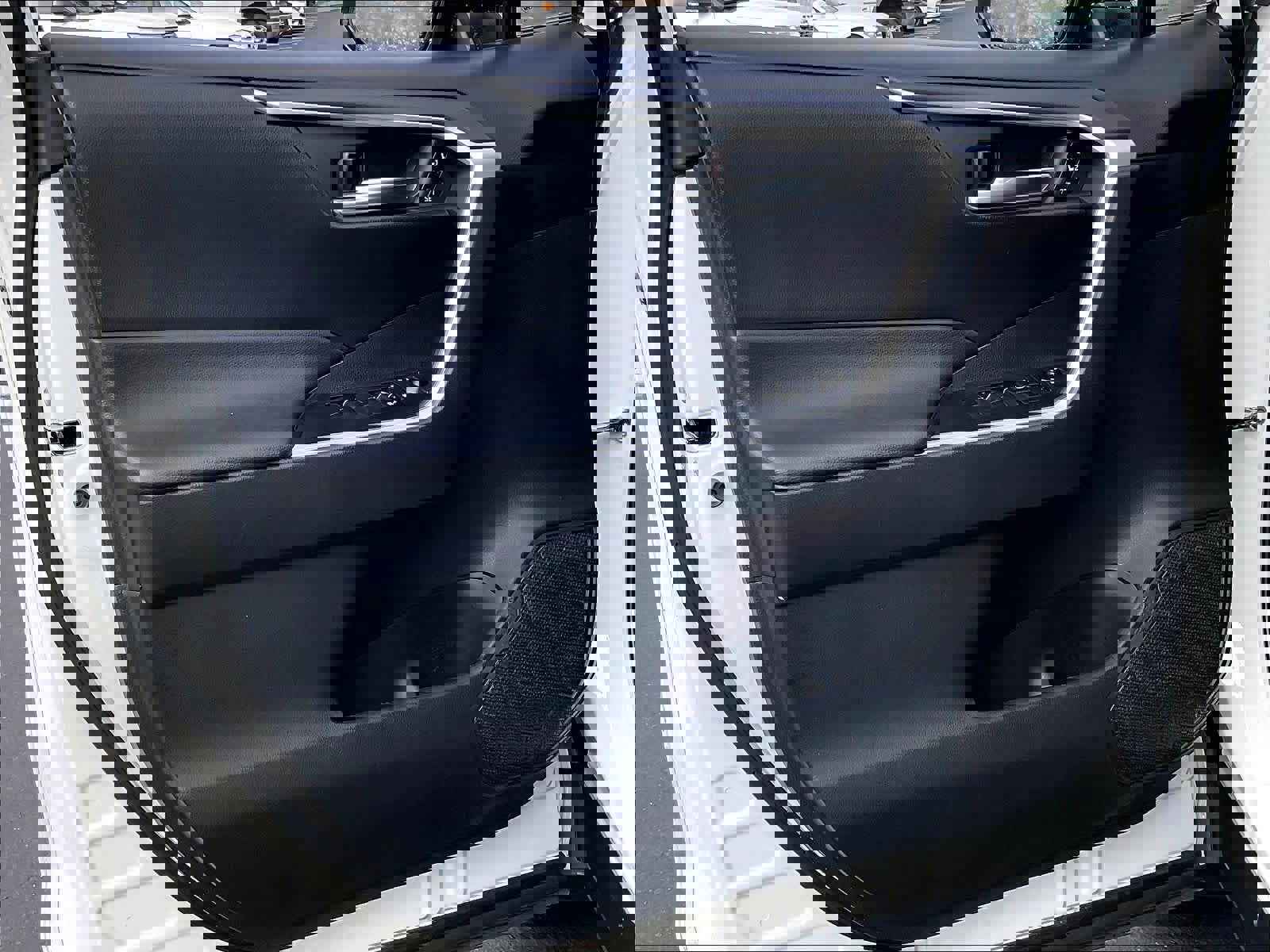 Used 2020 Toyota RAV4 XLE Premium image 24