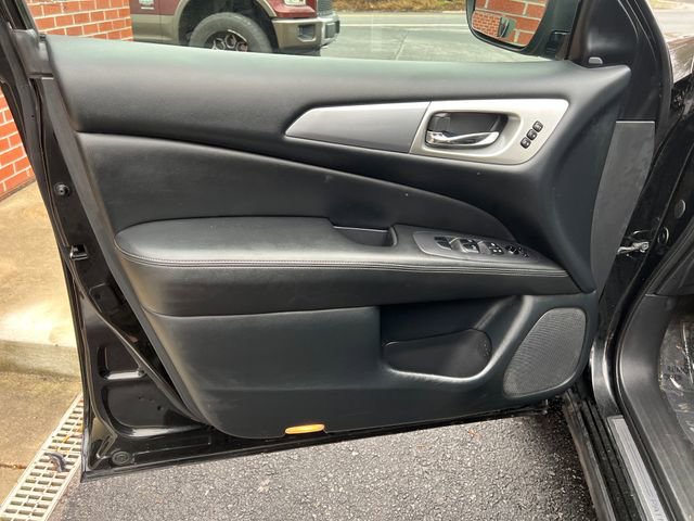 Used 2020 Nissan Pathfinder SL image 8