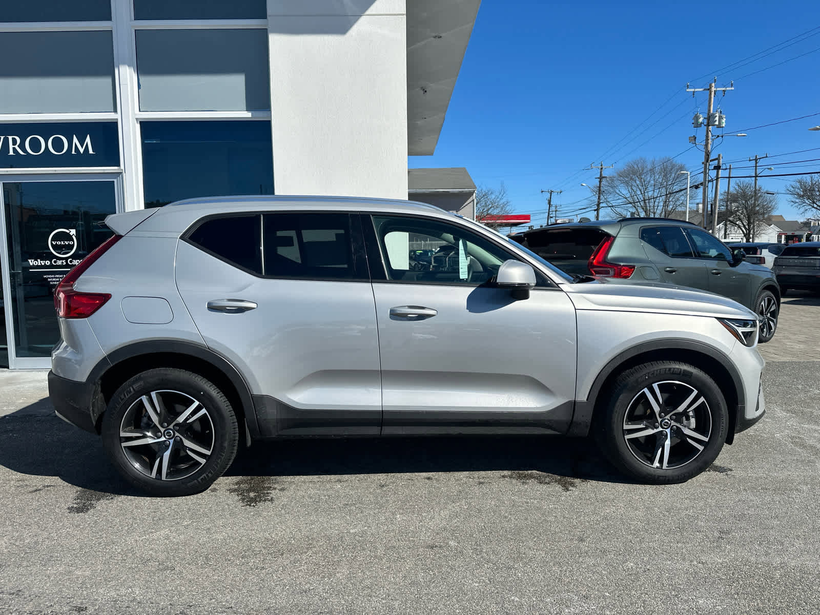 Certified 2023 Volvo XC40 B5 Core w/ Convenience Package image 8