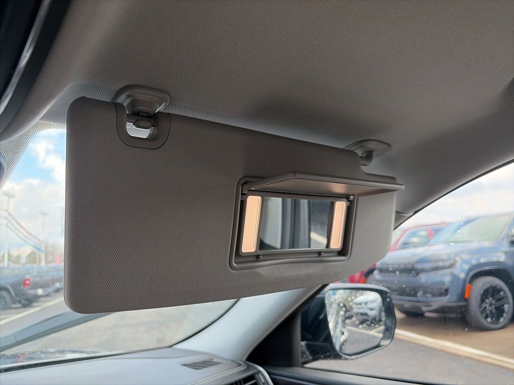 Used 2023 Jeep Grand Cherokee Limited image 37