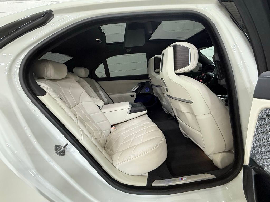 Used 2024 BMW 760i xDrive w/ Premium Package image 50